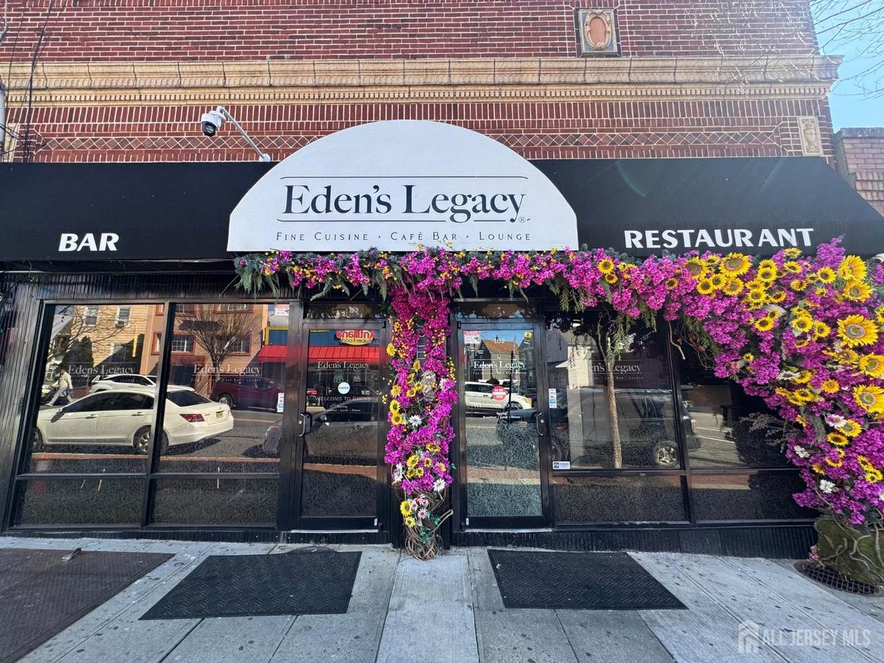 462 Amboy Avenue - Photo 1