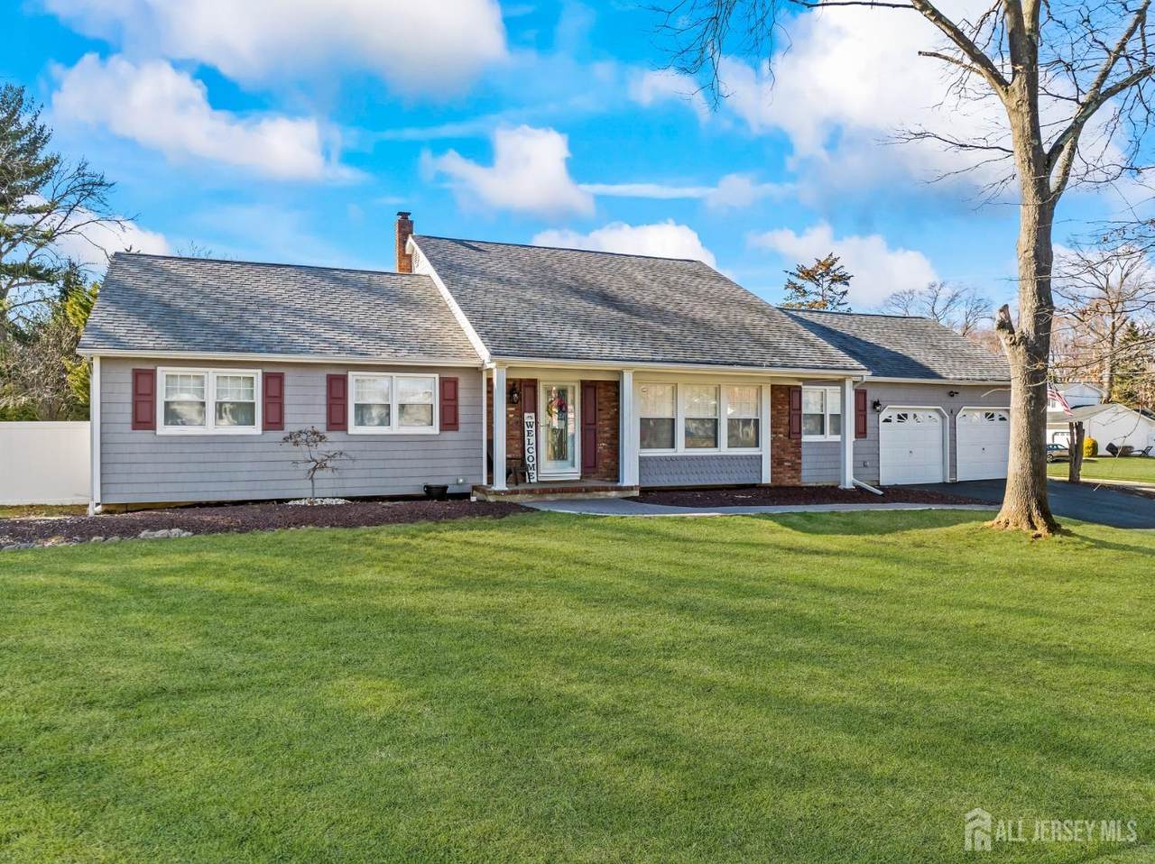 4 Whitman Road - Photo 1