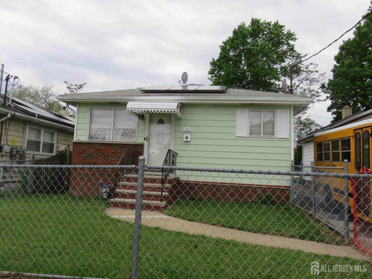 747 Catherine Street - Photo 1