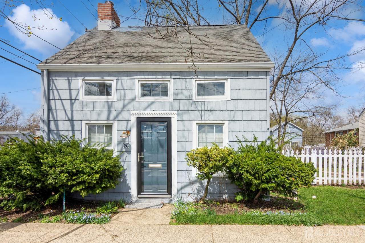 593 W Hazelwood Avenue - Photo 1