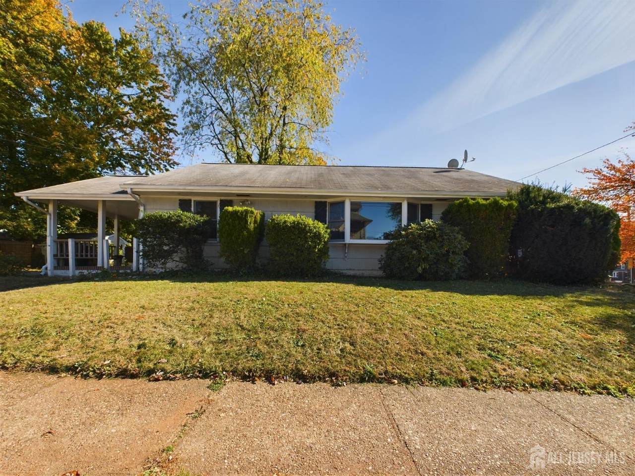 834 Amboy Avenue - Photo 1