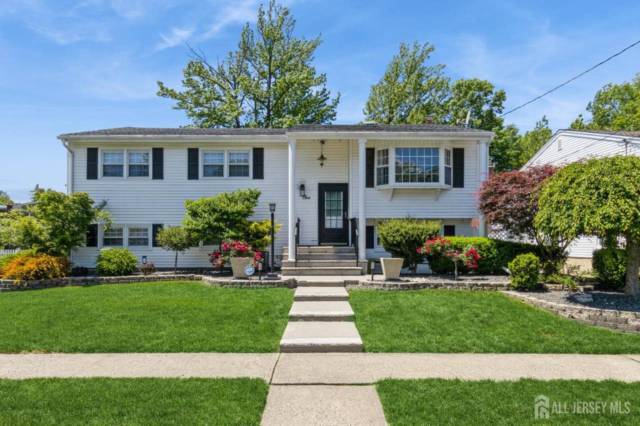 1 Hollywood Drive - Photo 1
