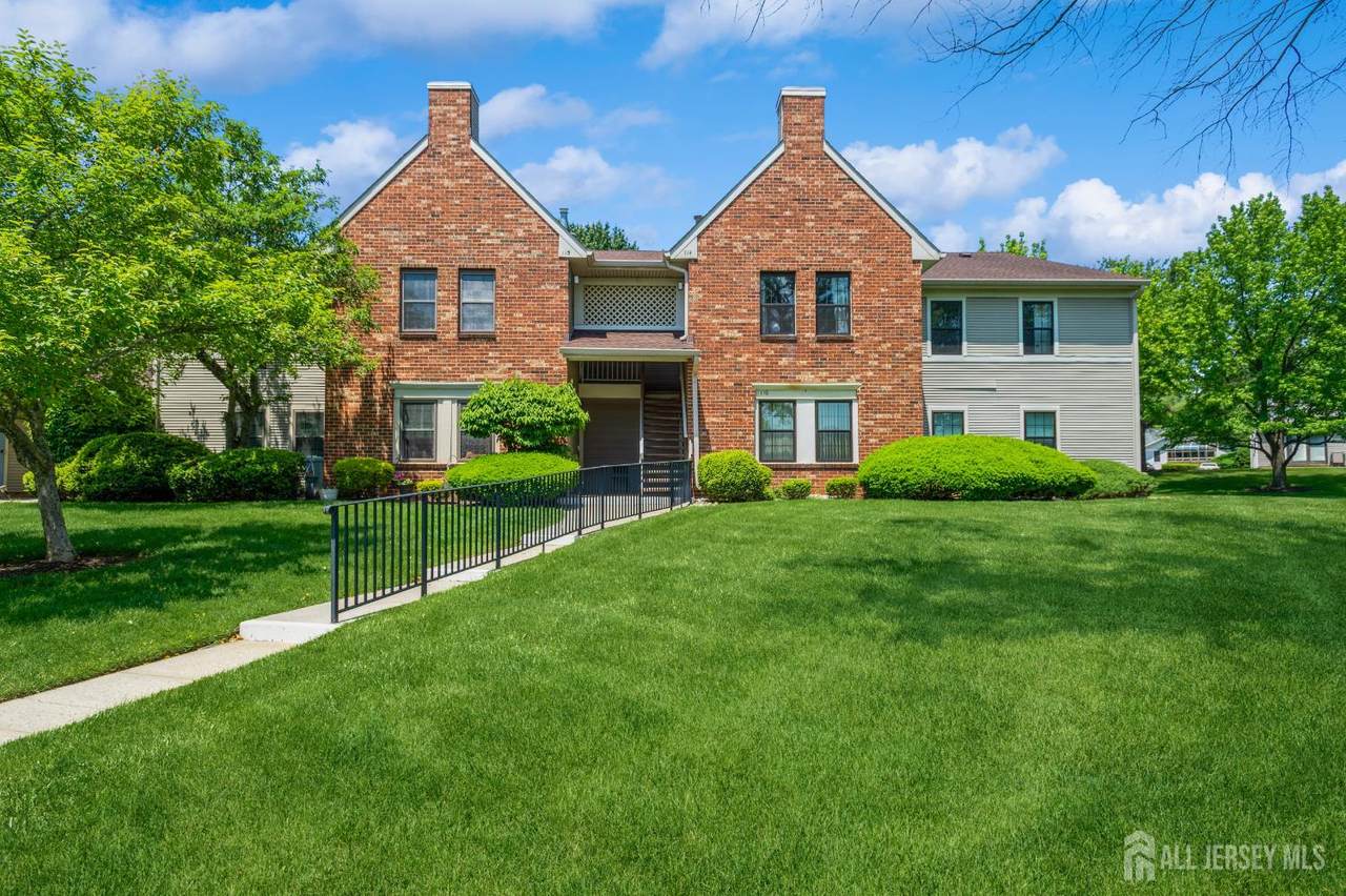 114 Griggs Place - Photo 1