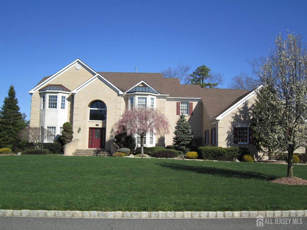 329 Valley View Circle - Photo 1