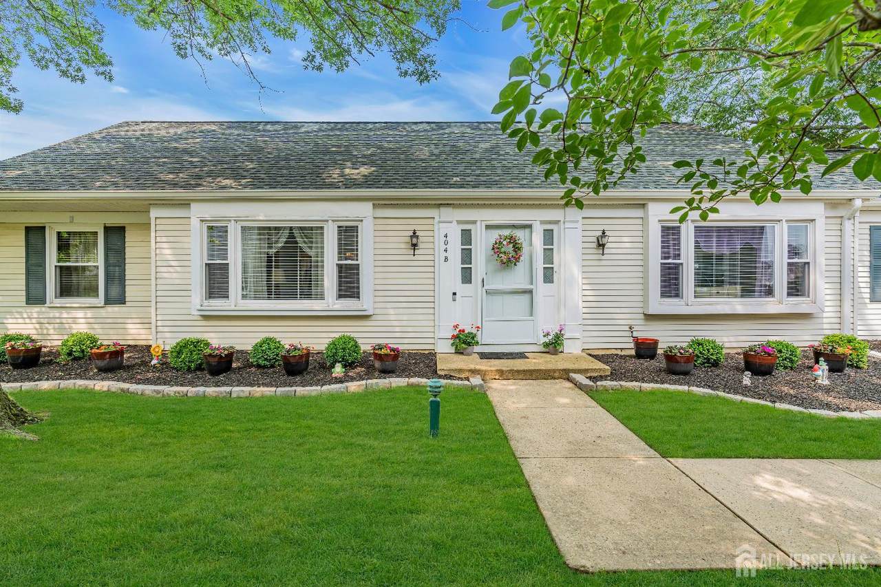 404 Newport Way - Photo 1