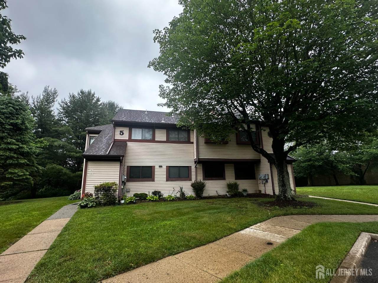 502 Samuel Court - Photo 1
