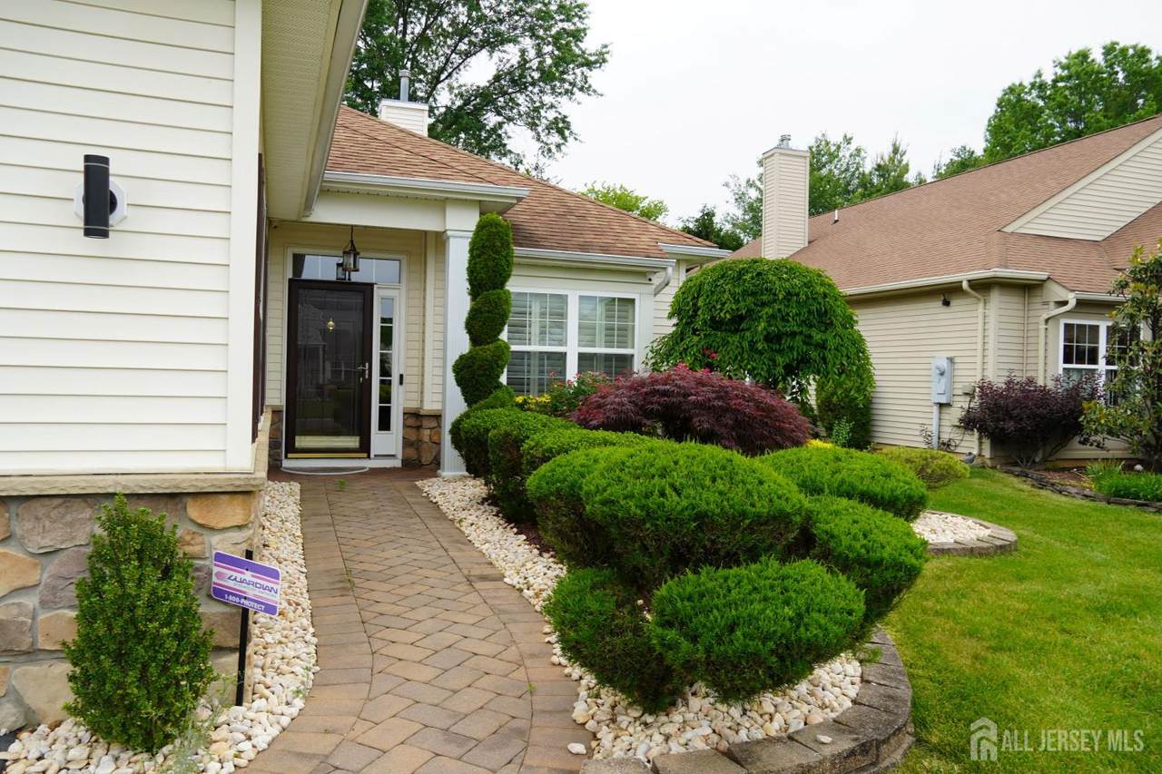 185 Valencia Drive - Photo 1