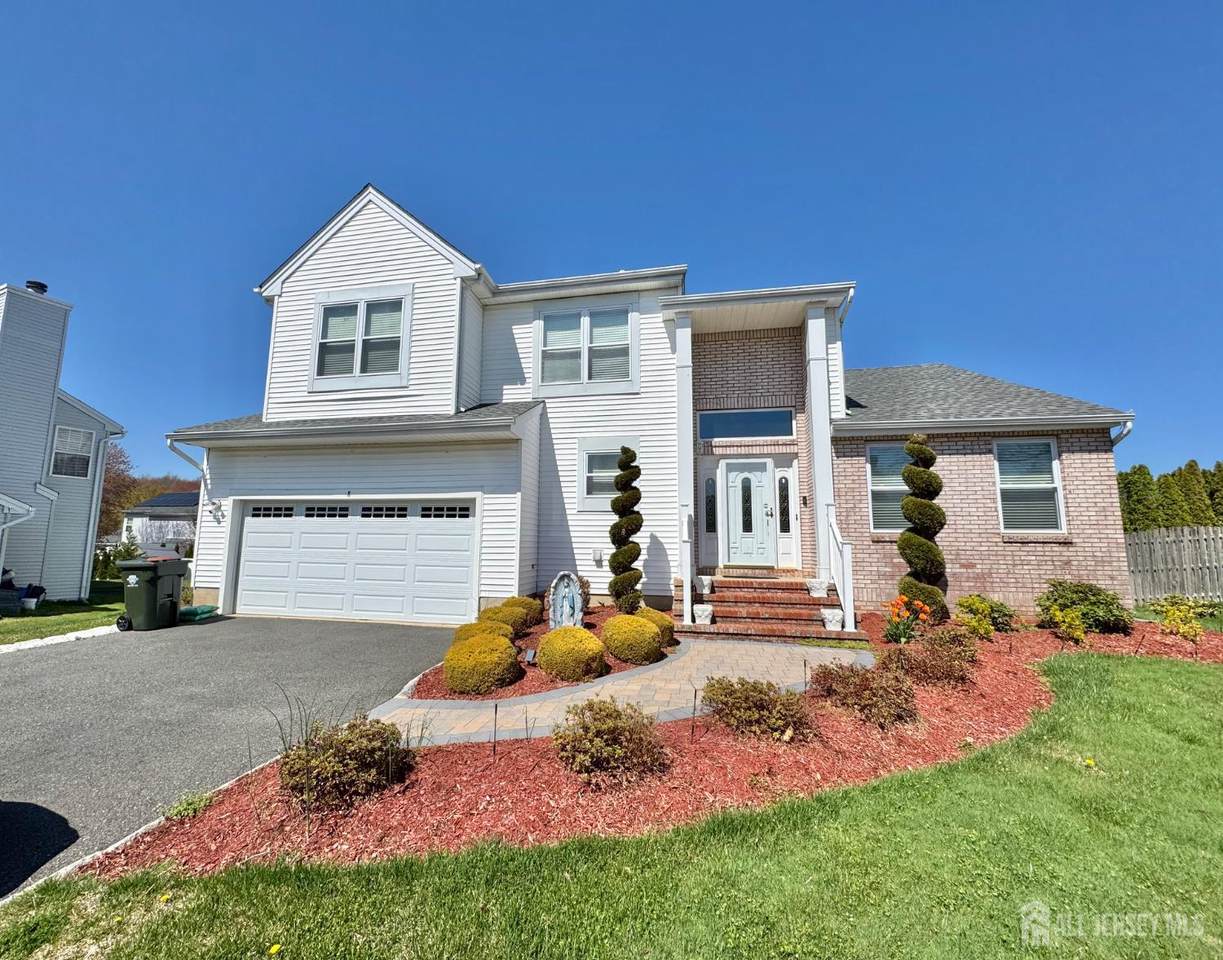 8 Woodmere Court - Photo 1