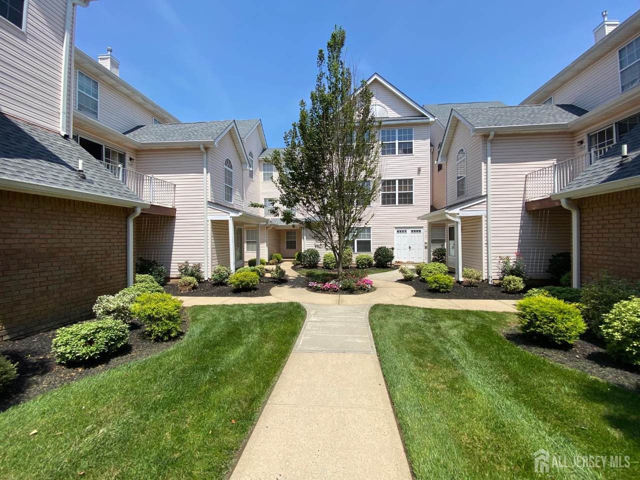 420 Plymouth Road - Photo 1