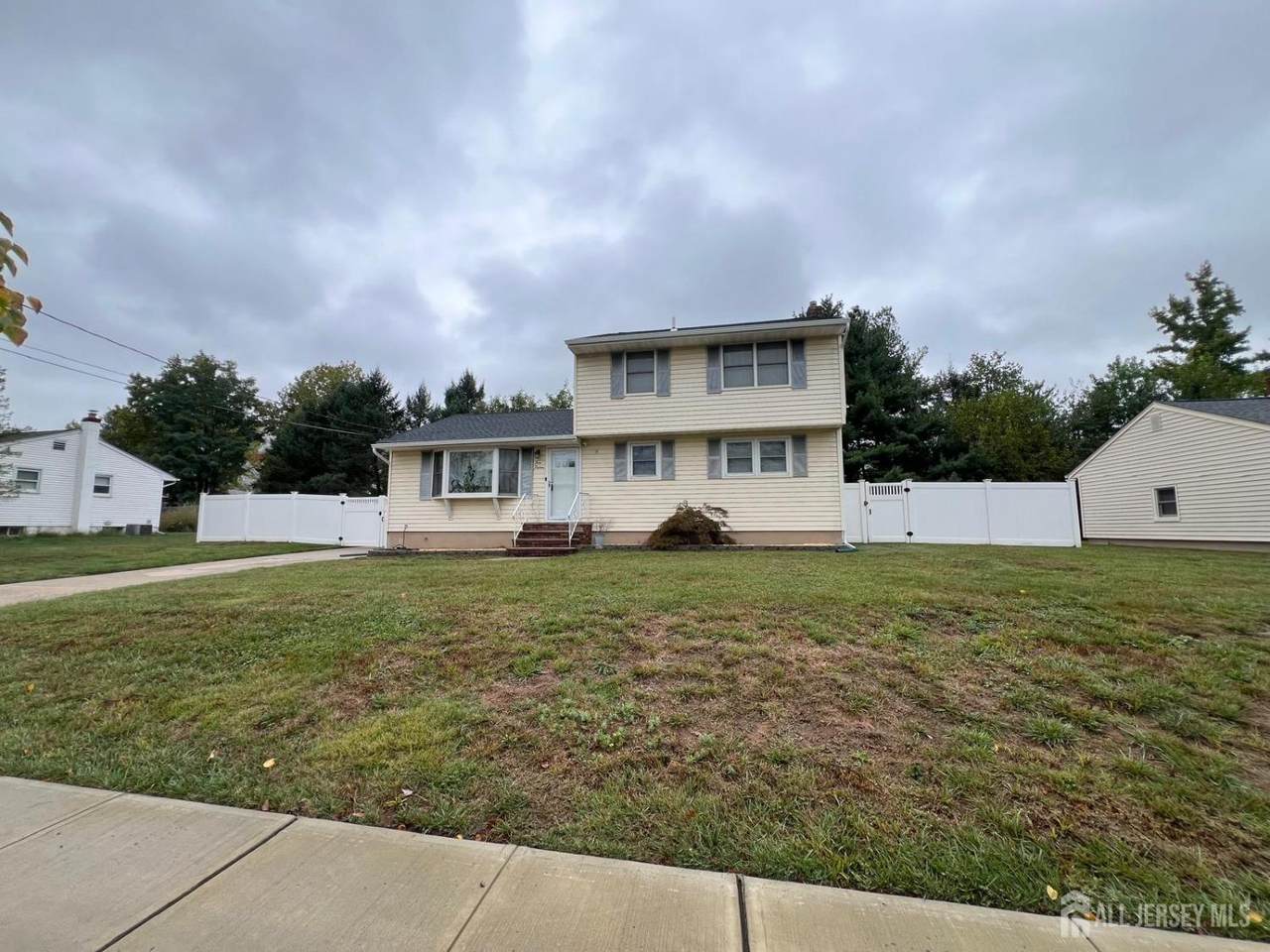 515 Netherwood Avenue - Photo 1