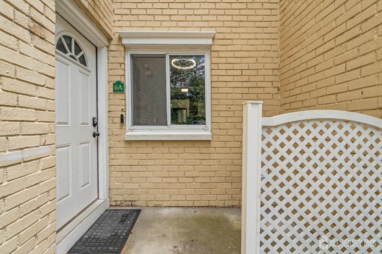 19 Lake Avenue - Photo 1