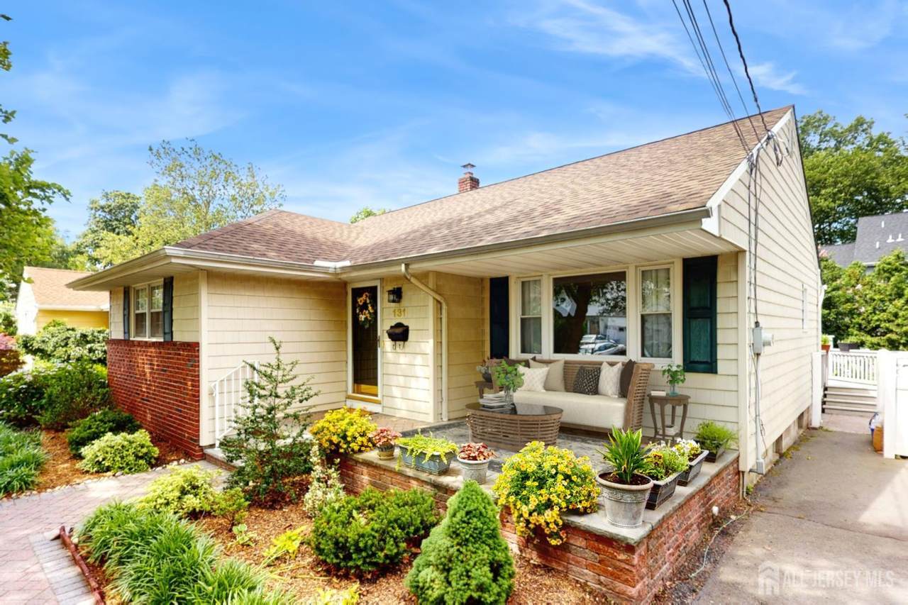 131 Hazelwood Avenue - Photo 1