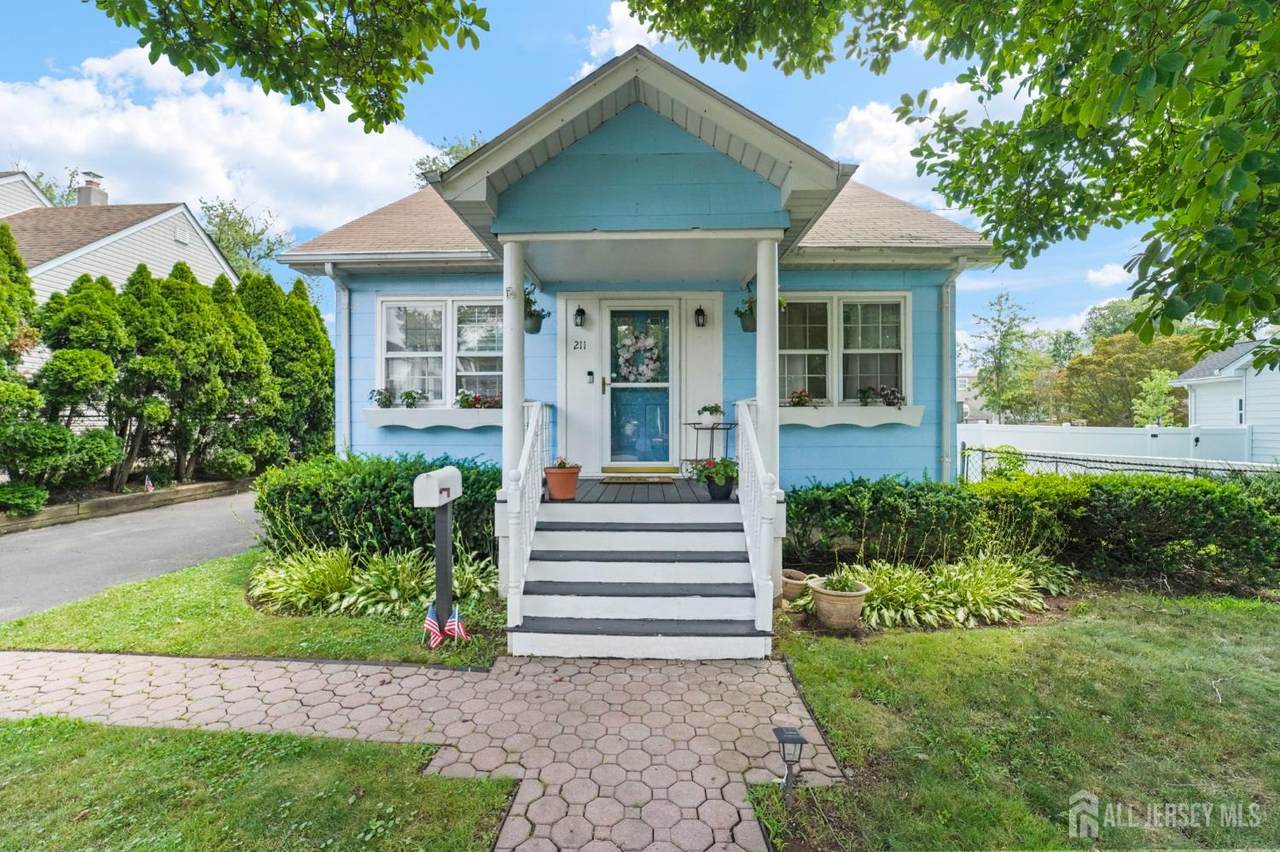 211 Howard Avenue - Photo 1