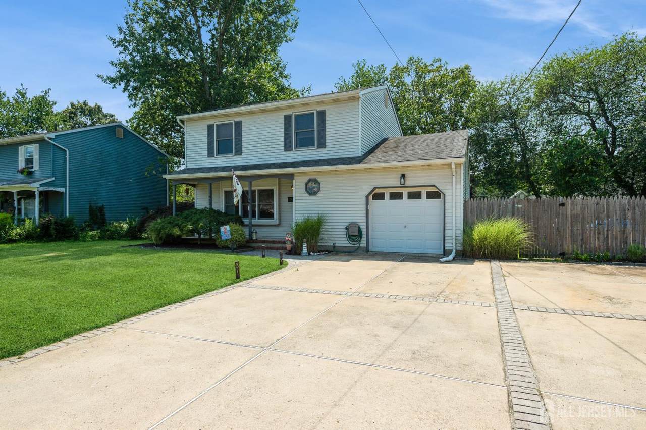 853 Stengel Avenue - Photo 1