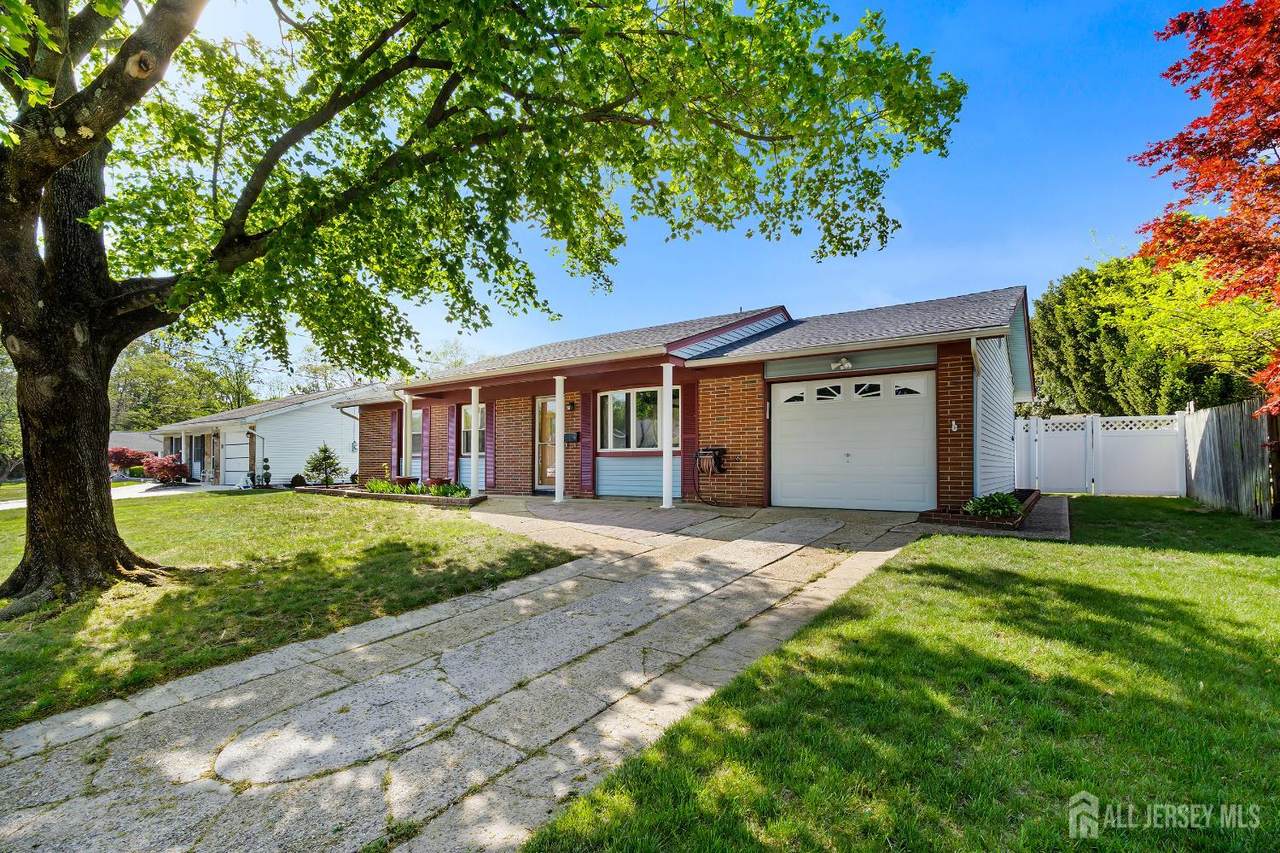 32 Drake Avenue - Photo 1
