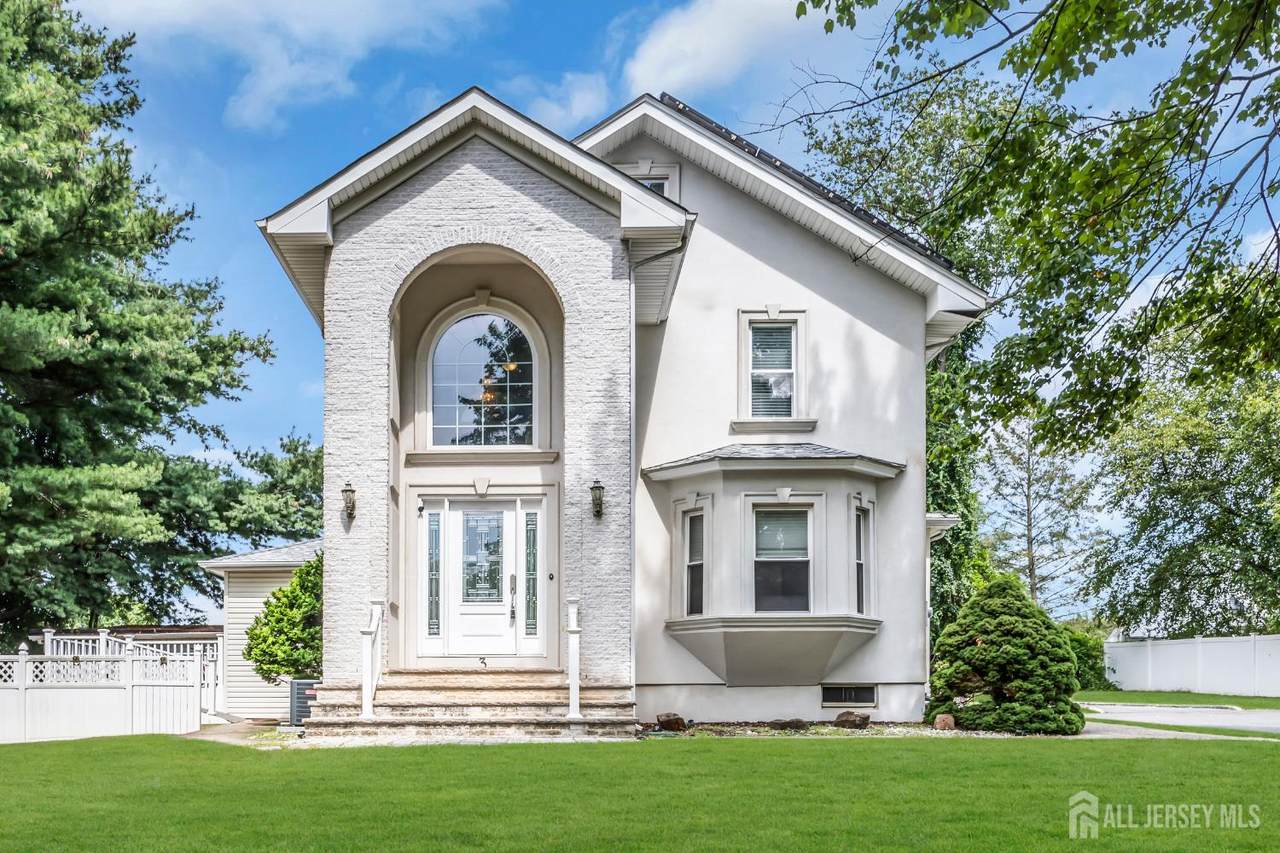 3 Lexington Drive - Photo 1