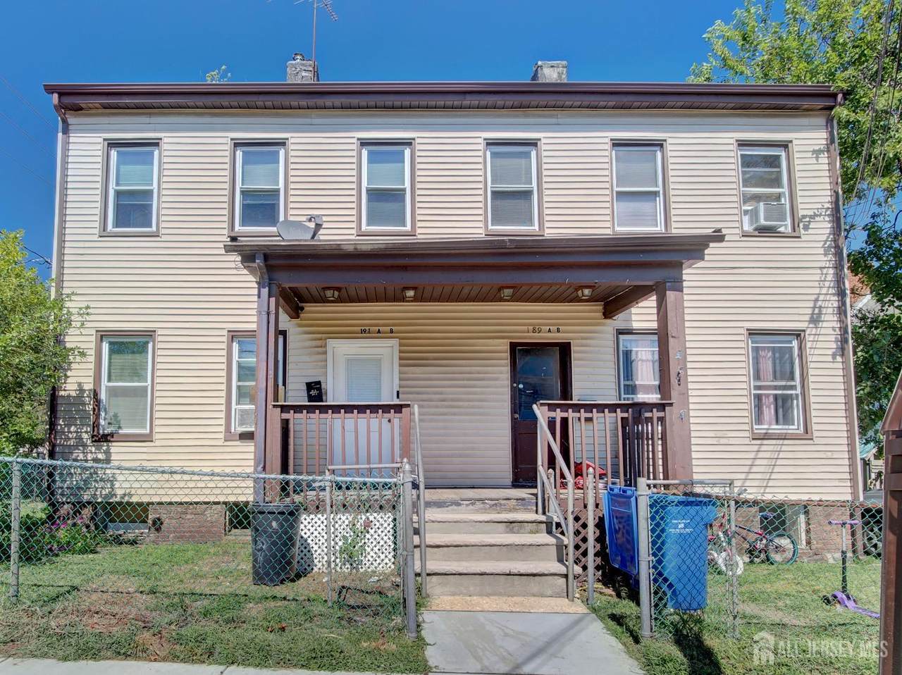 189 N Broadway Street - Photo 1