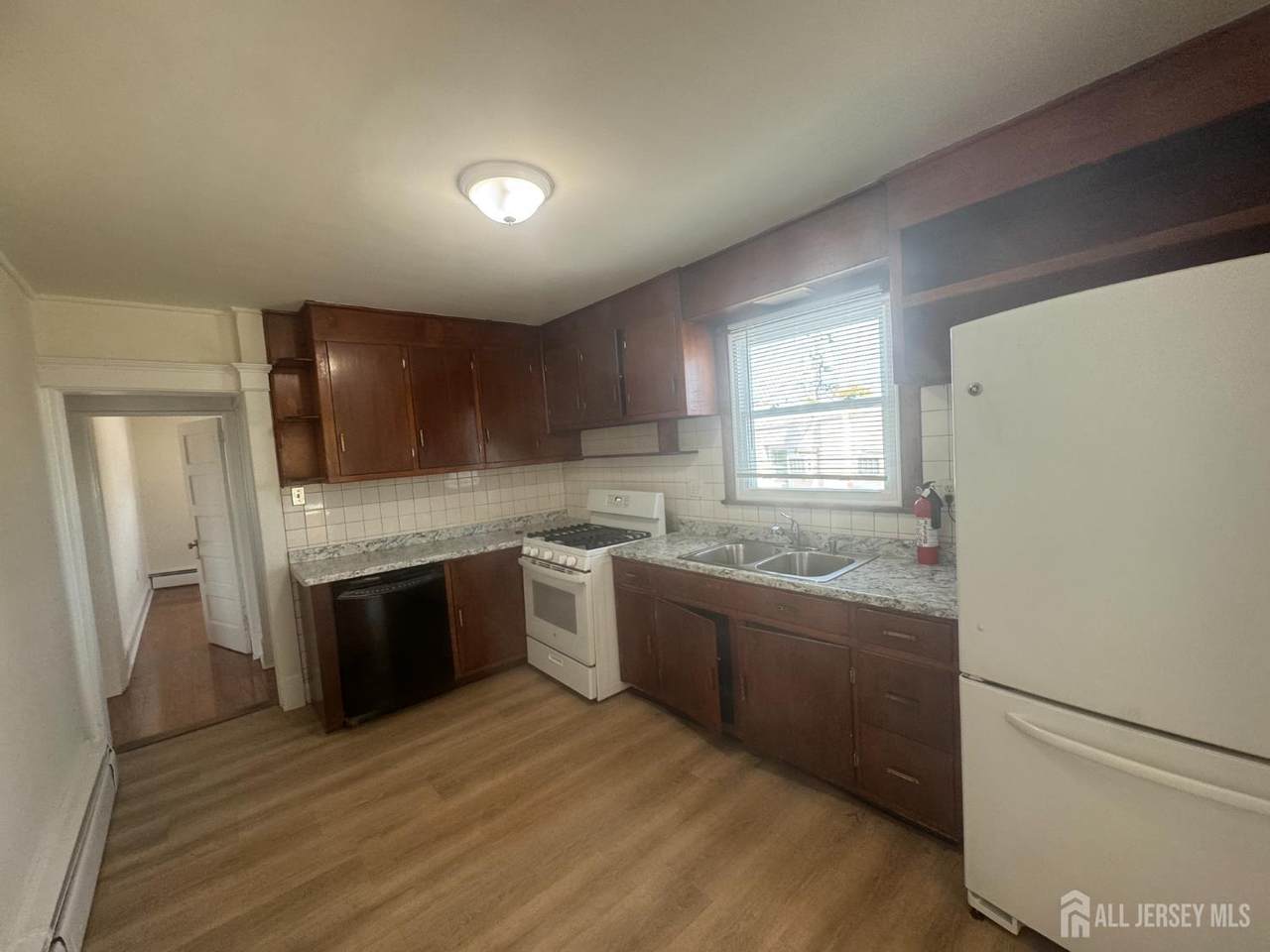 908 Livingston Avenue - Photo 1