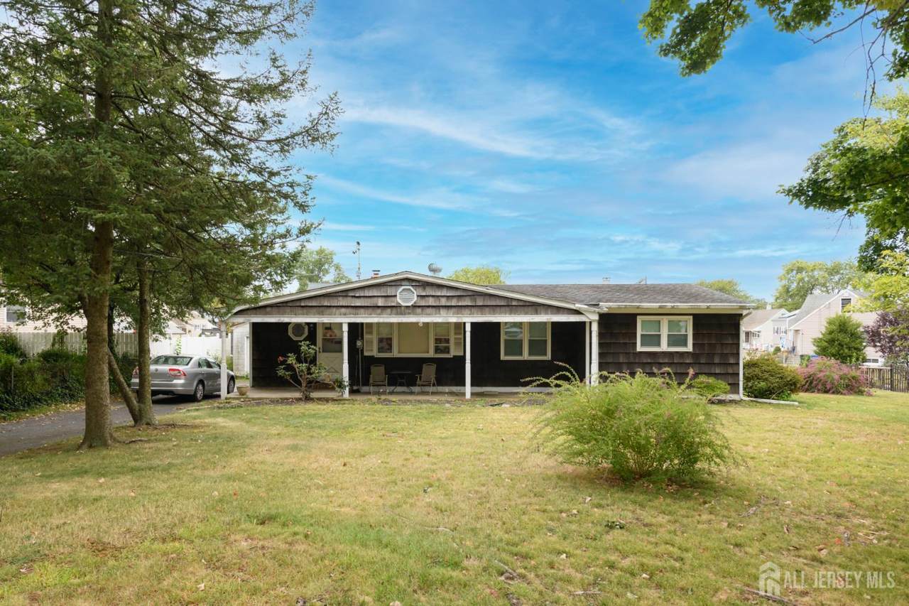 110 Sheppard Place - Photo 1