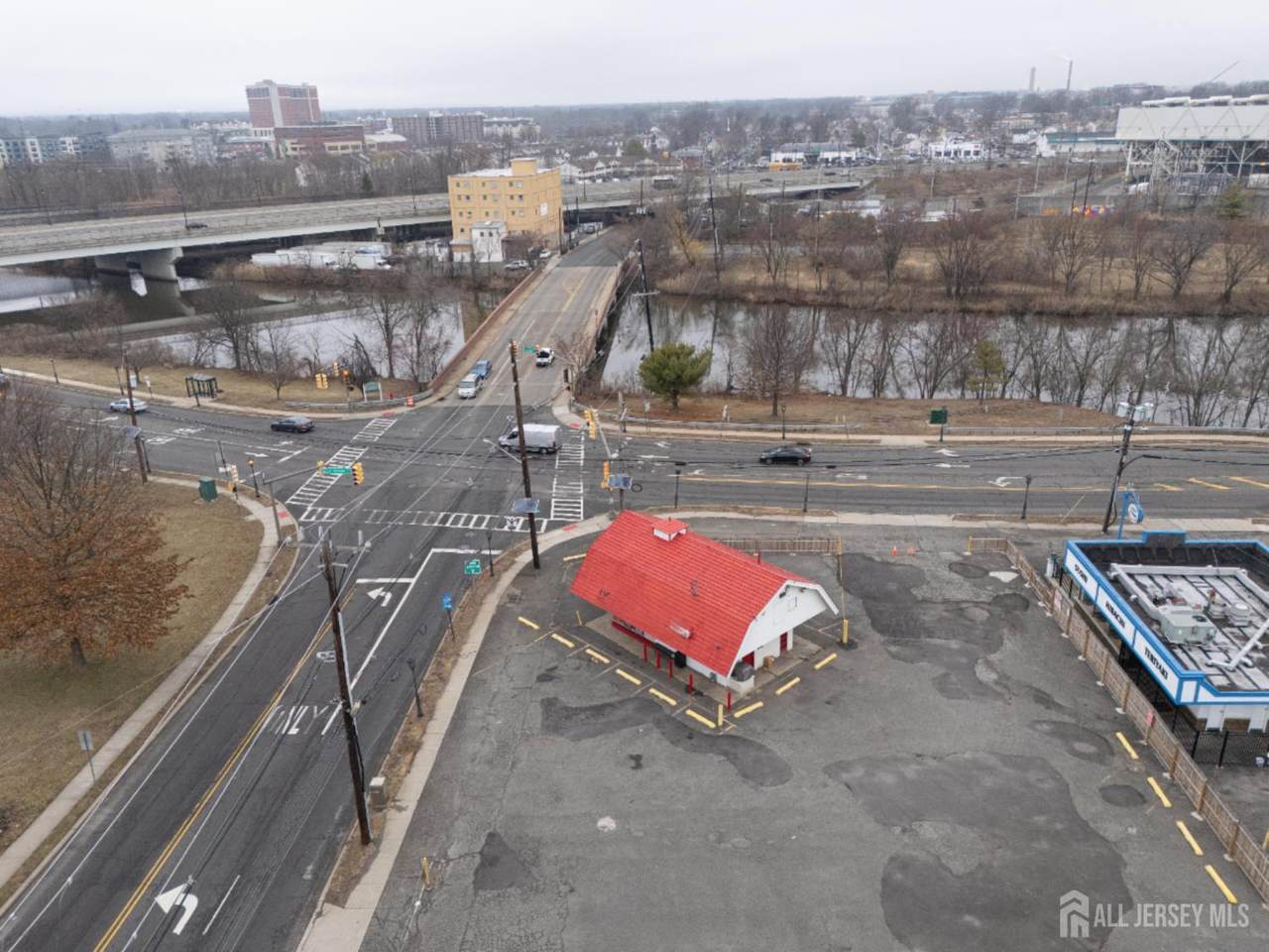 735 Hazelwood Avenue - Photo 1