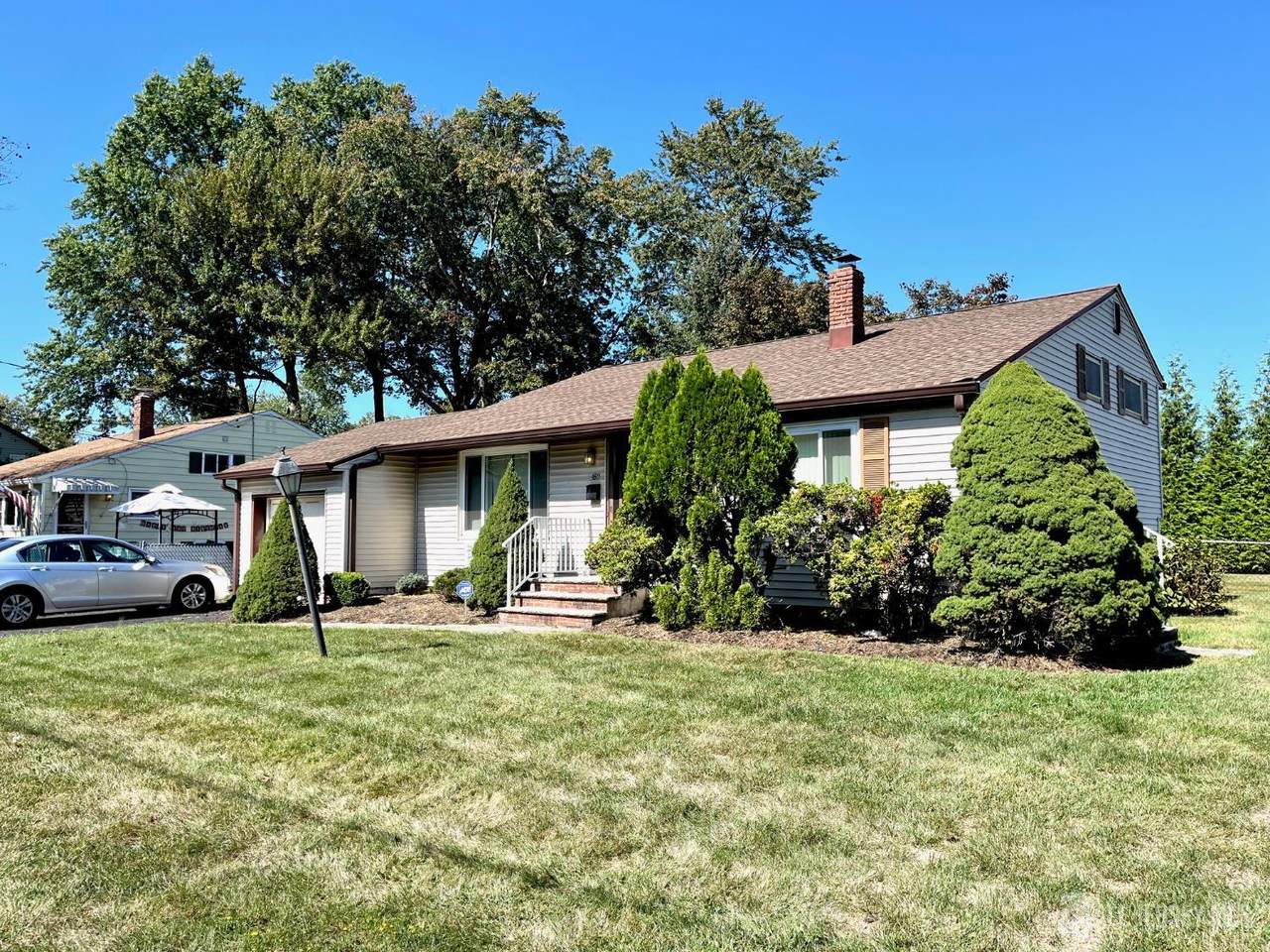 480 Sampton Avenue - Photo 1