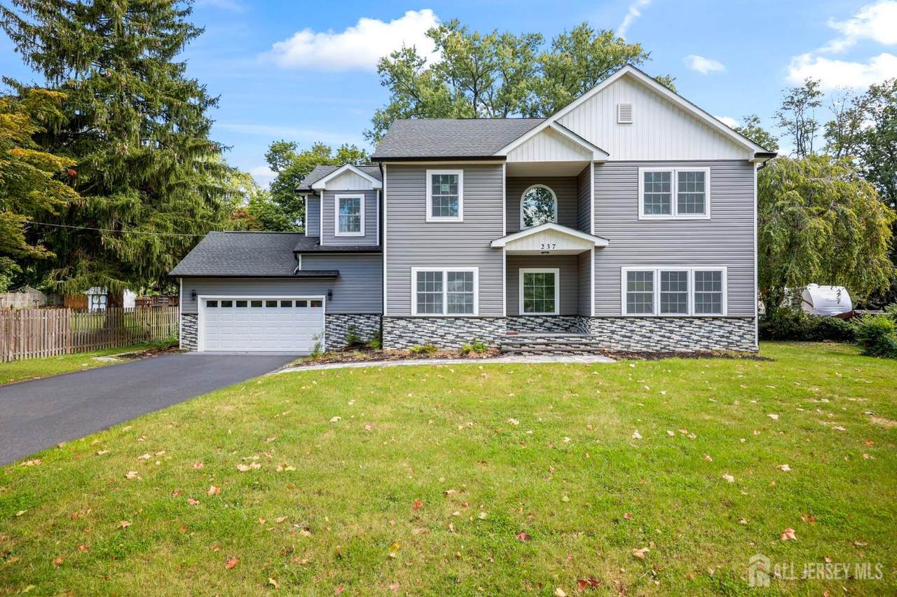 237 Varsity Avenue - Photo 1