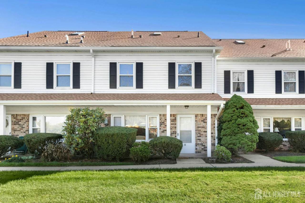 38 Yarmouth Village - Photo 1