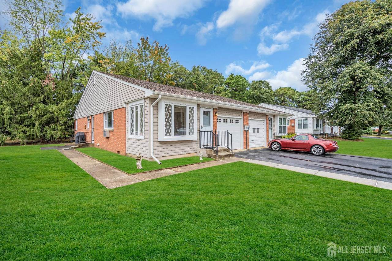 26 Columbus Boulevard - Photo 1