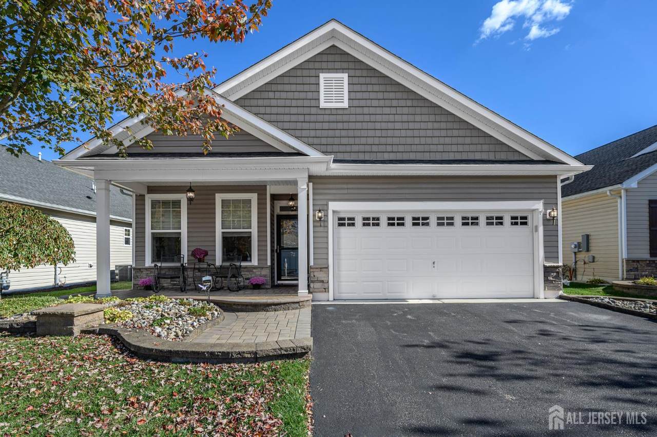 72 Kingston Drive - Photo 1