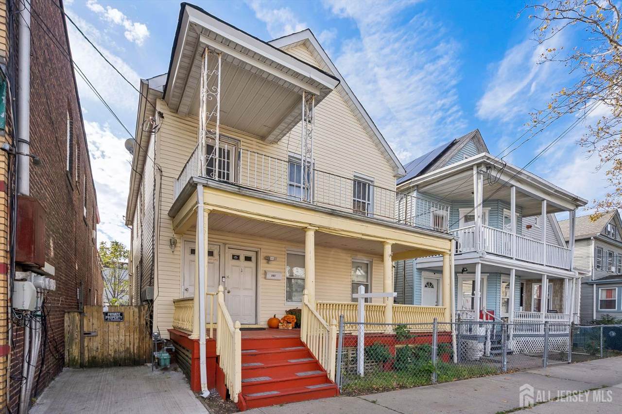 203 Gordon Street - Photo 1