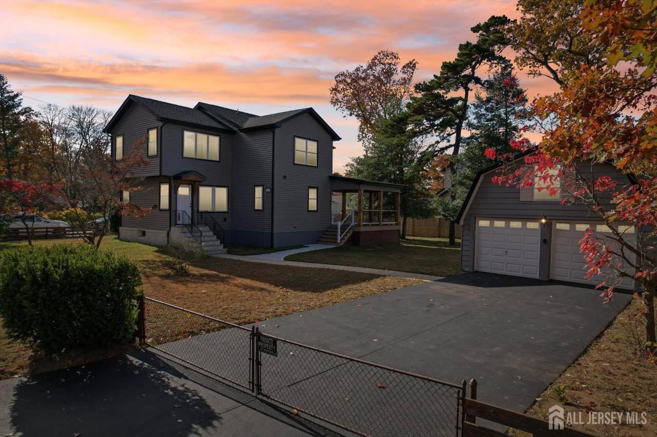 102 Fernhead Avenue - Photo 1