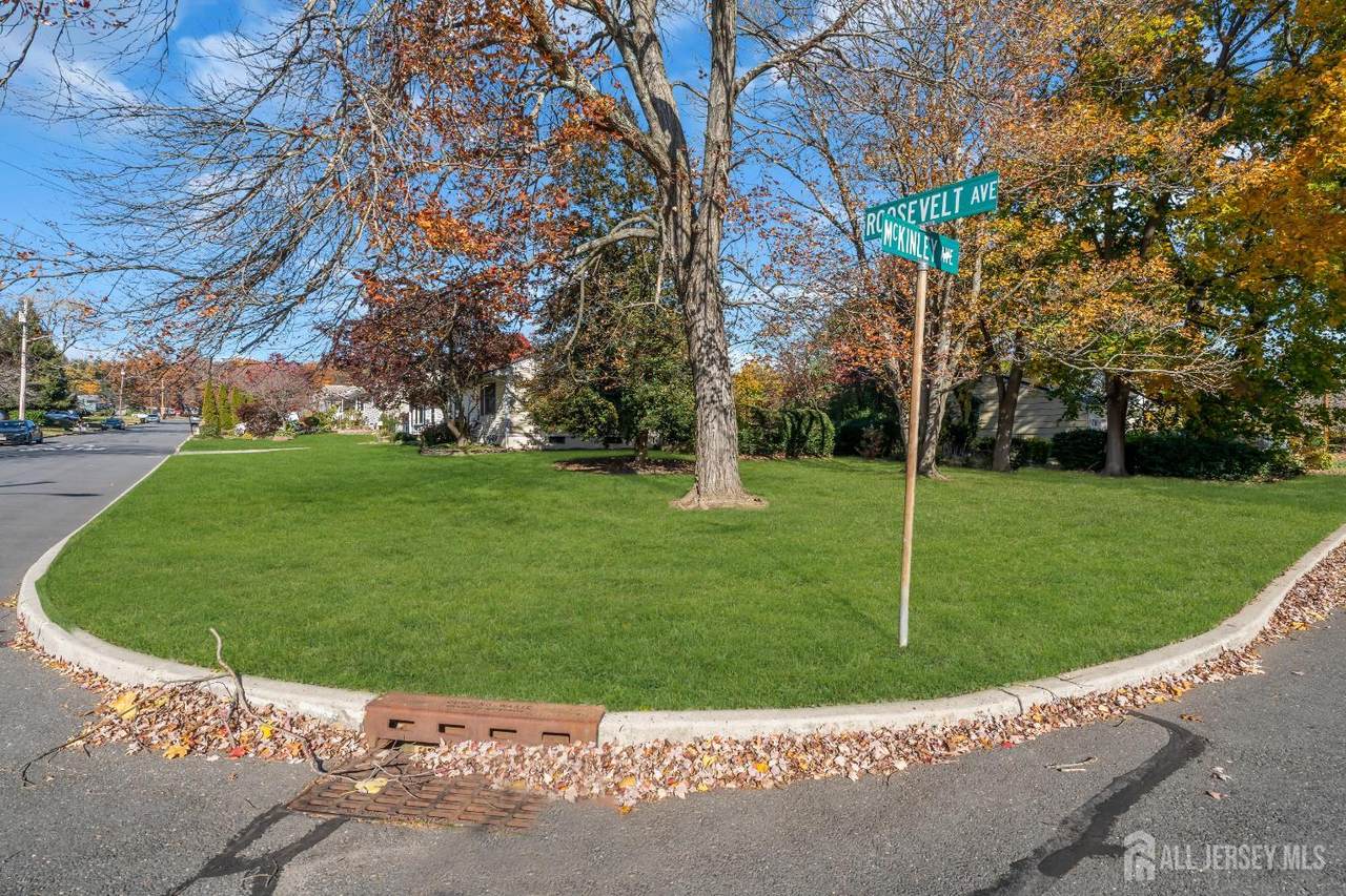 32 Roosevelt Avenue - Photo 1