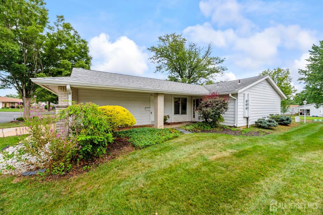 166 Laurel Plaza - Photo 1