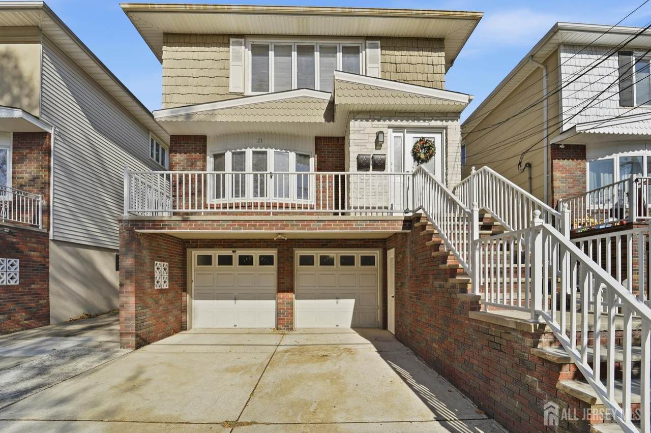 21 Lincoln Parkway - Photo 1