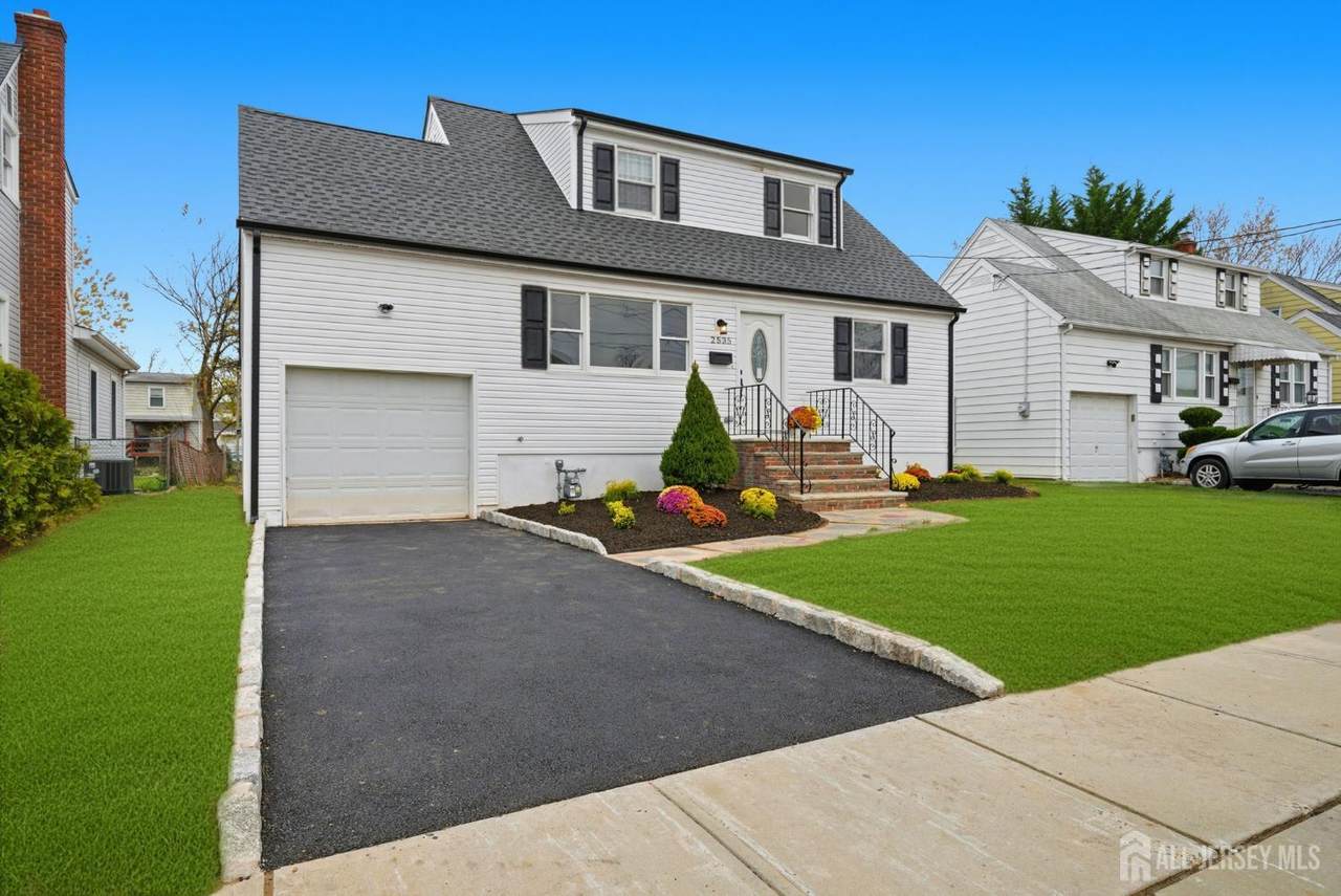 2535 Standish Avenue - Photo 1