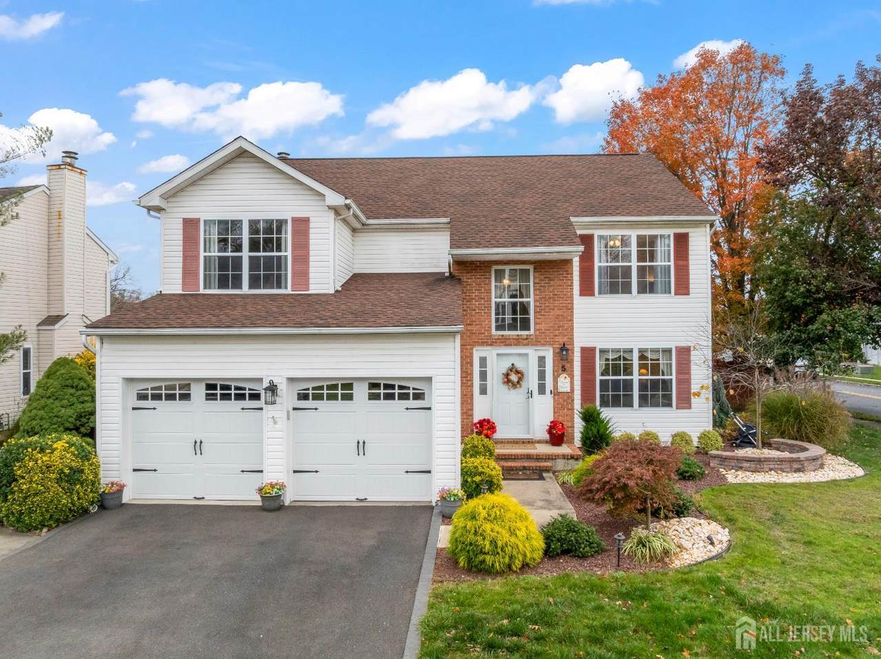 5 Sutton Place - Photo 1