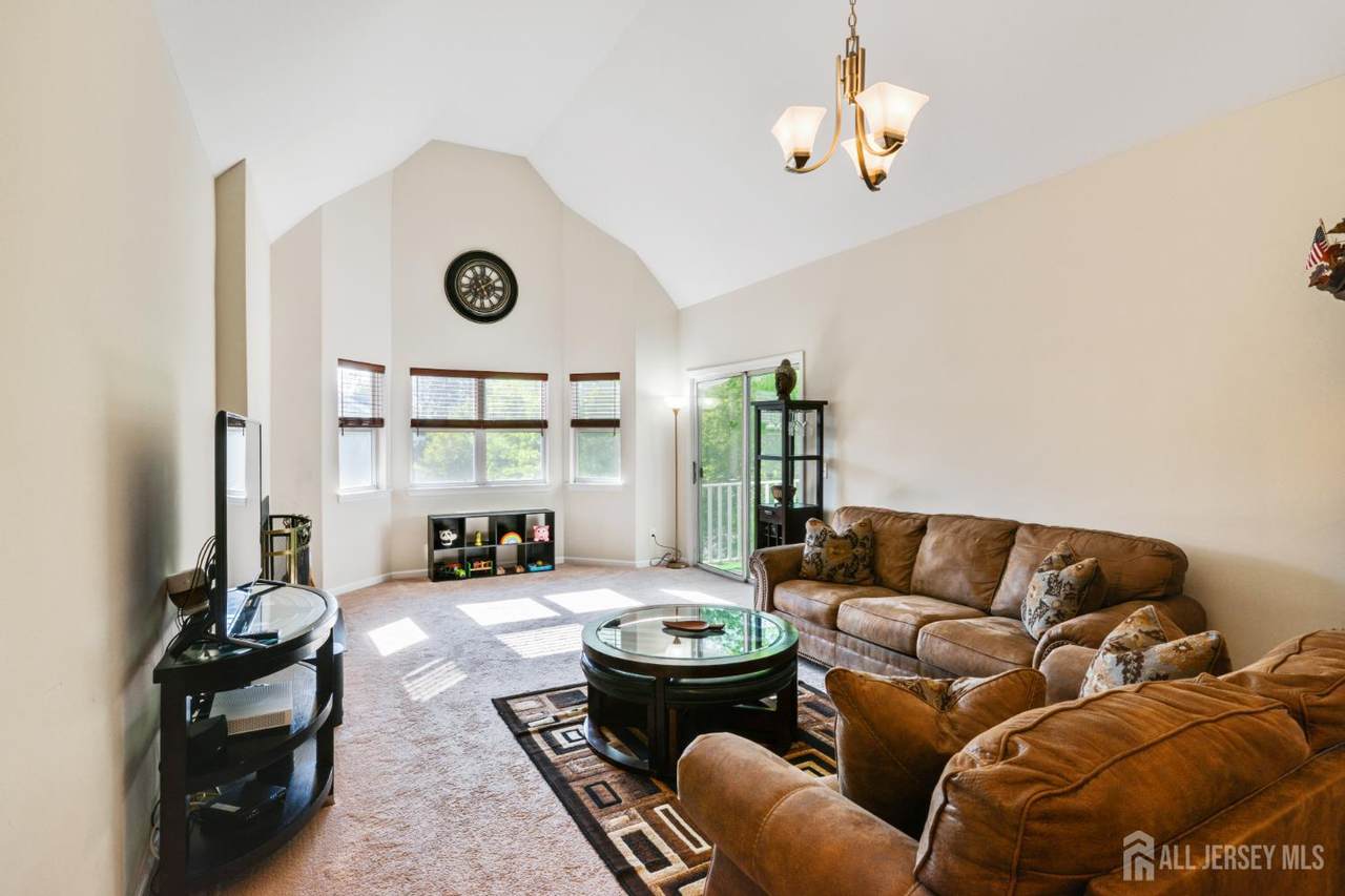 28 Kensington Drive - Photo 1