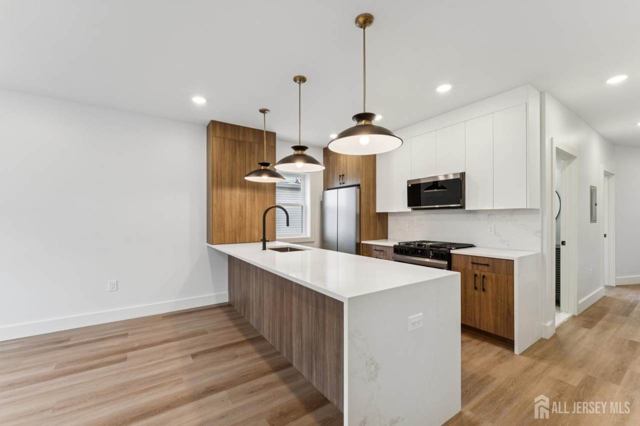 84 Hollywood Avenue - Photo 1