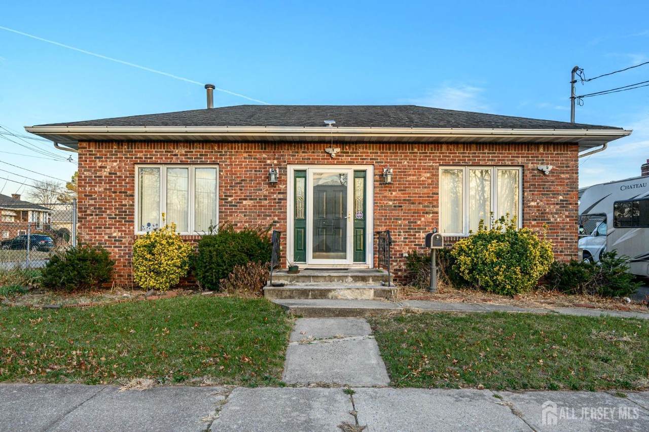 13 New York Avenue - Photo 1