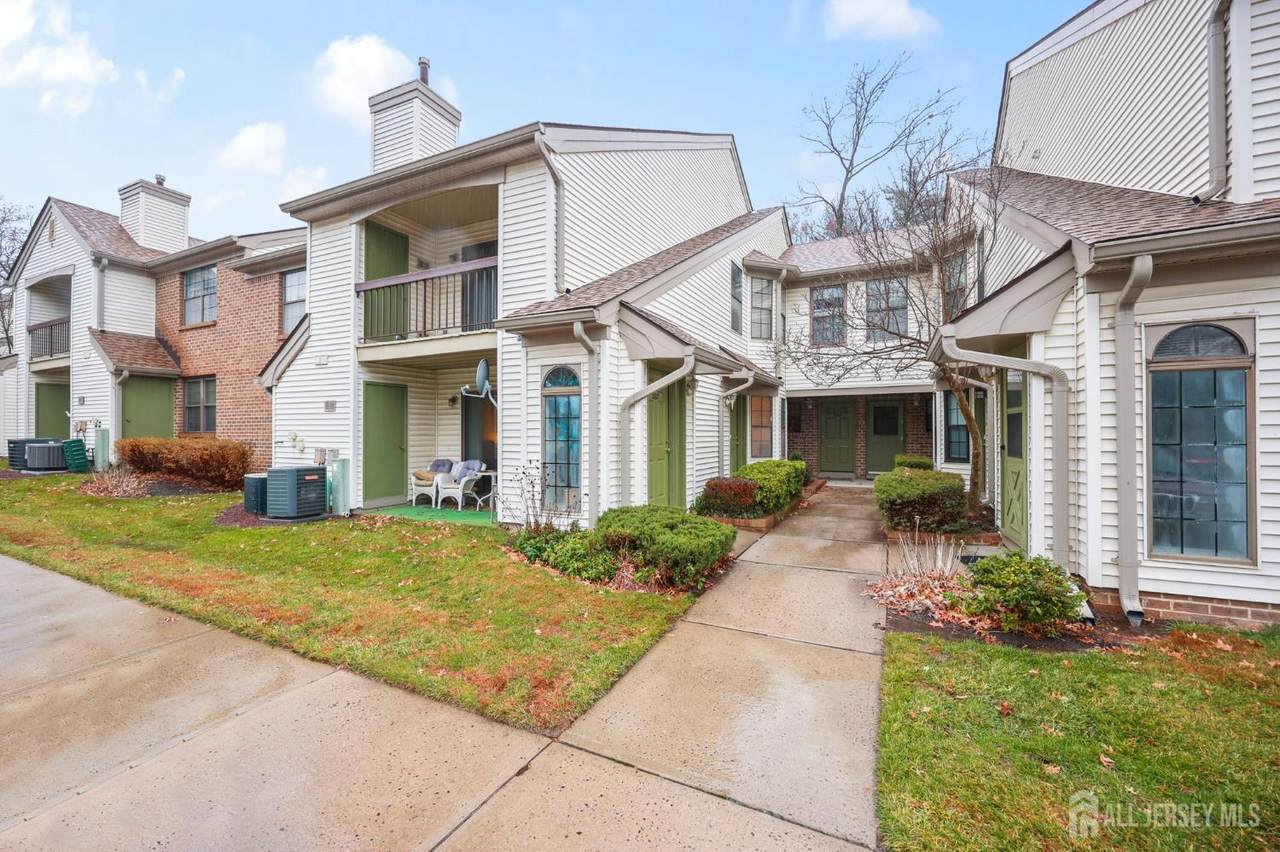 305 Sunshine Court - Photo 1