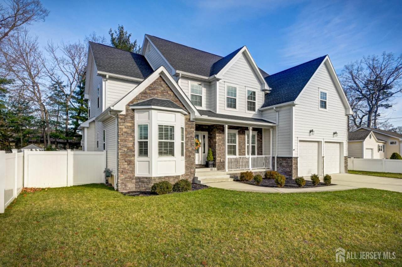 28 Clayton Avenue - Photo 1