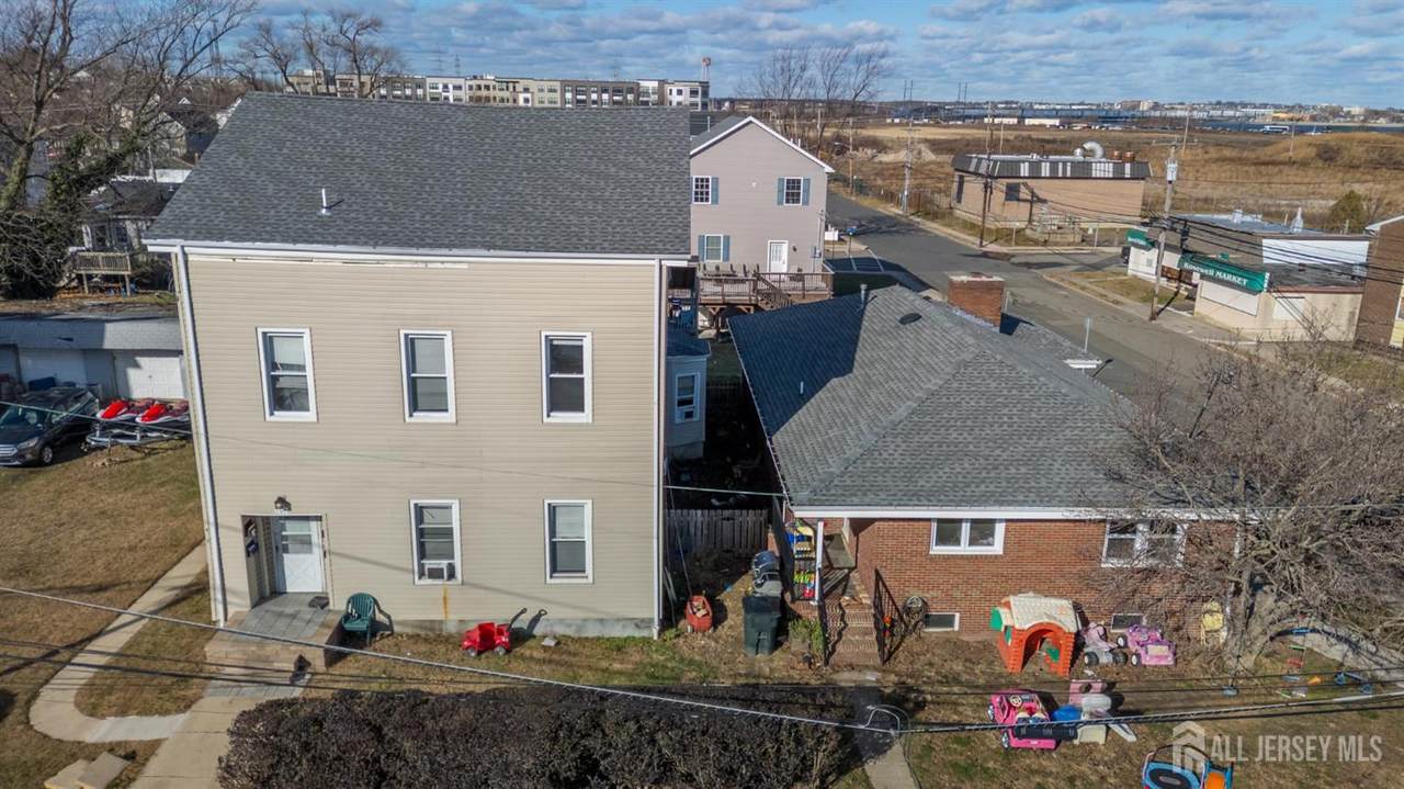 122 Rosewell Avenue - Photo 1