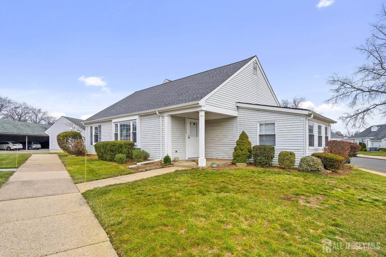 142 Providence Way - Photo 1