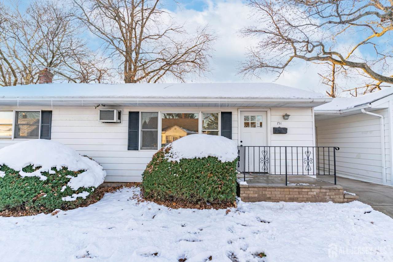 751 Hanson Avenue - Photo 1