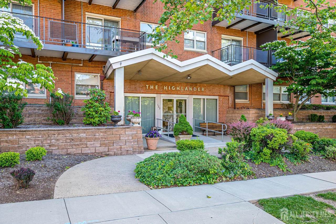 123 Adelaide Avenue - Photo 1