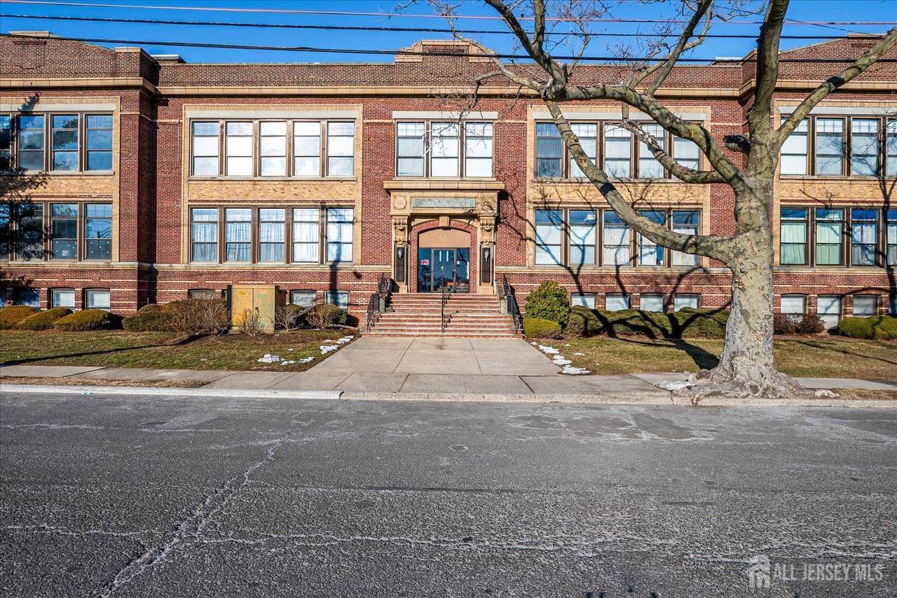 434 Lawrence Street - Photo 1