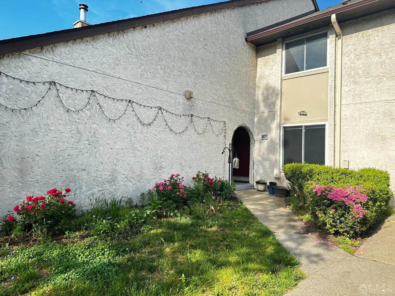 107 Thoreau Drive - Photo 1