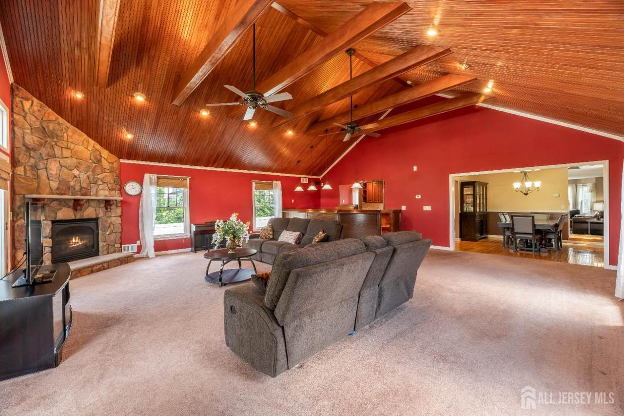 1548 Dumont Avenue - Photo 1