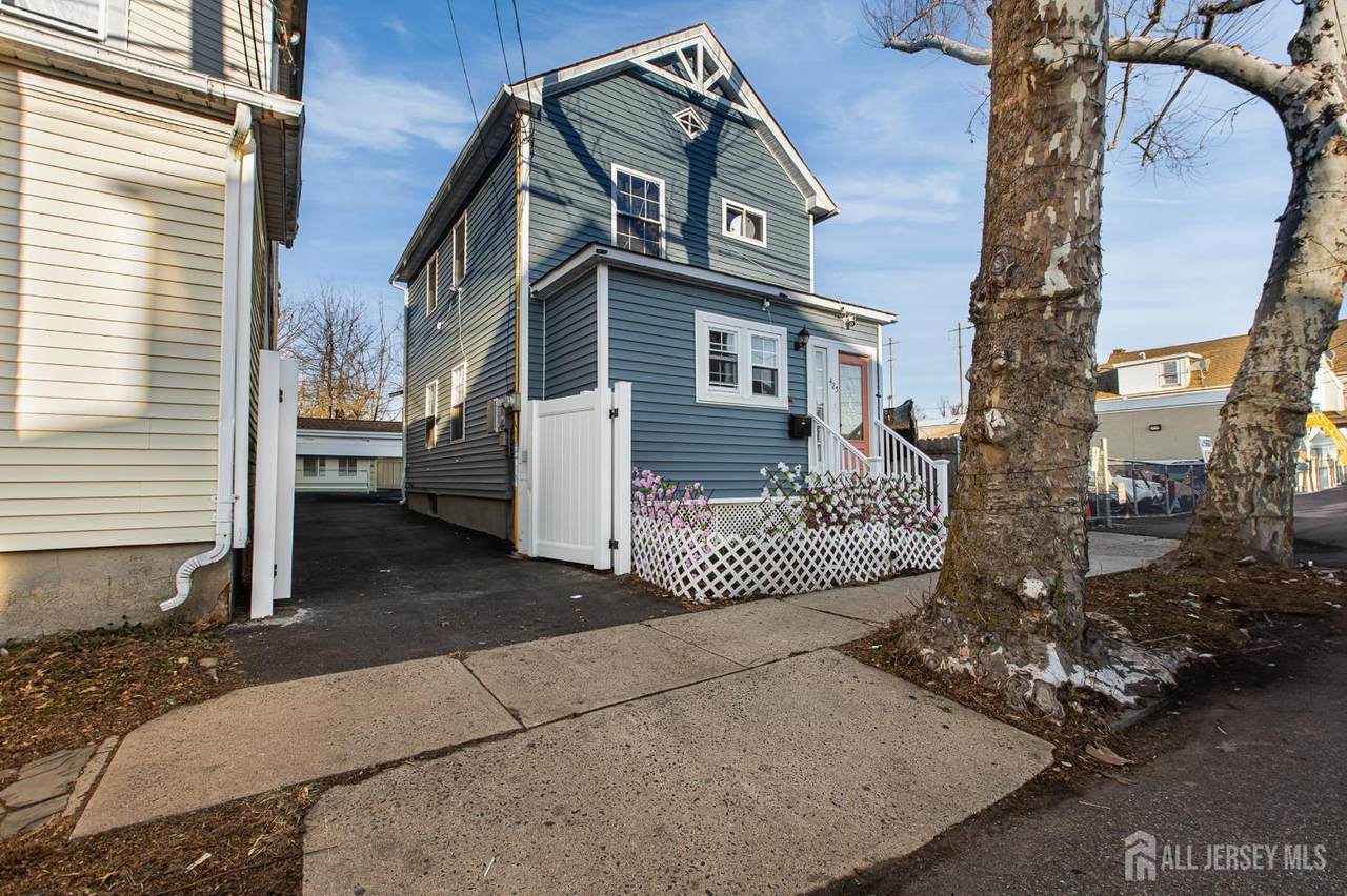 425 East Avenue - Photo 1