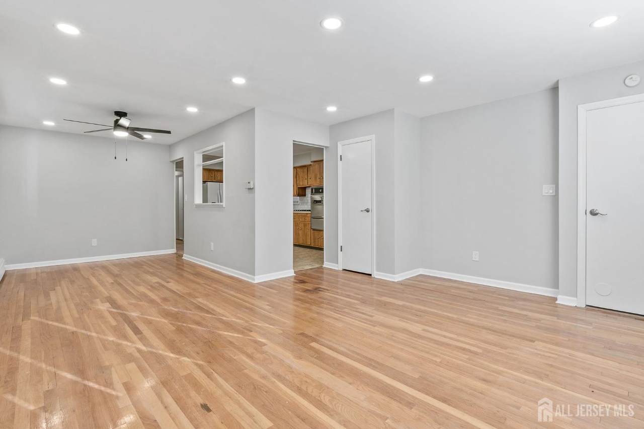 382 Cator Avenue - Photo 1